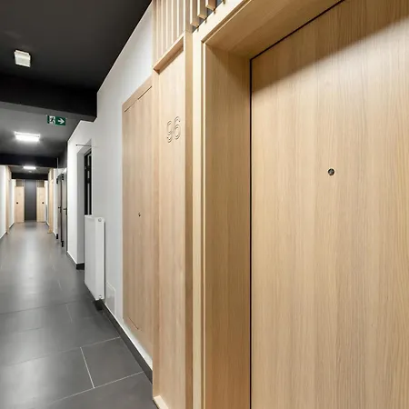 Piekny Widok Na Jezioro I Plaze Parking W Garazu By Renters Apartment