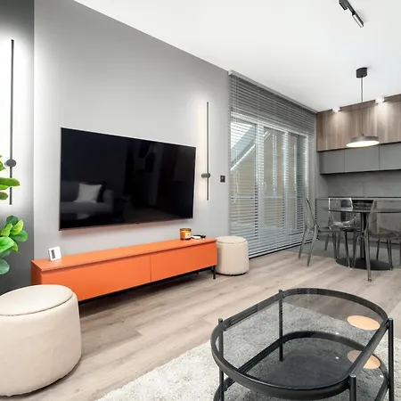 Piekny Widok Na Jezioro I Plaze Parking W Garazu By Renters