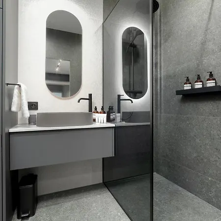 Piekny Widok Na Jezioro I Plaze Parking W Garazu By Renters Rzeszów