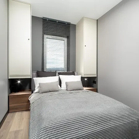 Piekny Widok Na Jezioro I Plaze Parking W Garazu By Renters Apartment