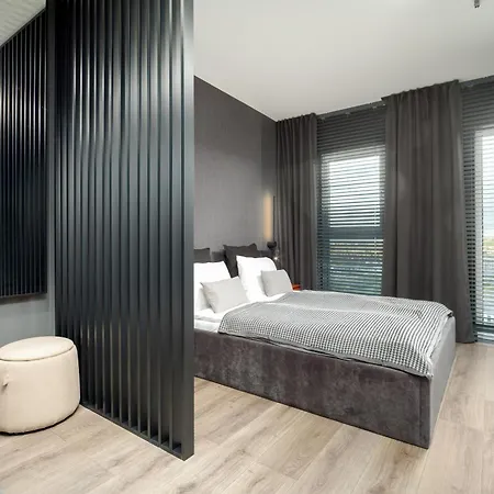 Piekny Widok Na Jezioro I Plaze Parking W Garazu By Renters Apartamento Rzeszów