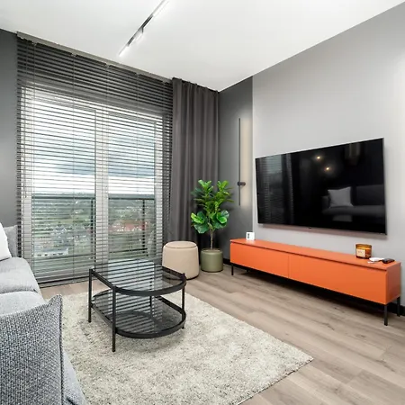 Piekny Widok Na Jezioro I Plaze Parking W Garazu By Renters * Rzeszow