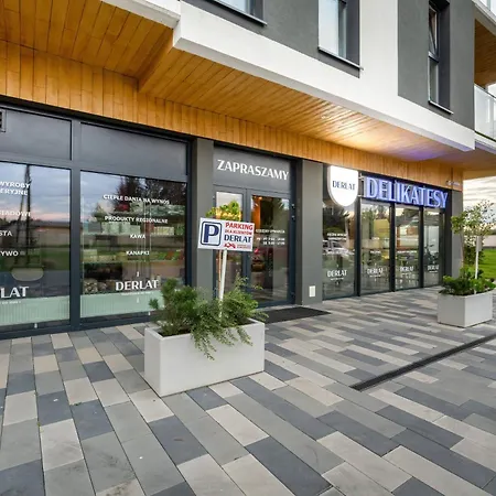 Piekny Widok Na Jezioro I Plaze Parking W Garazu By Renters Apartment Rzeszow