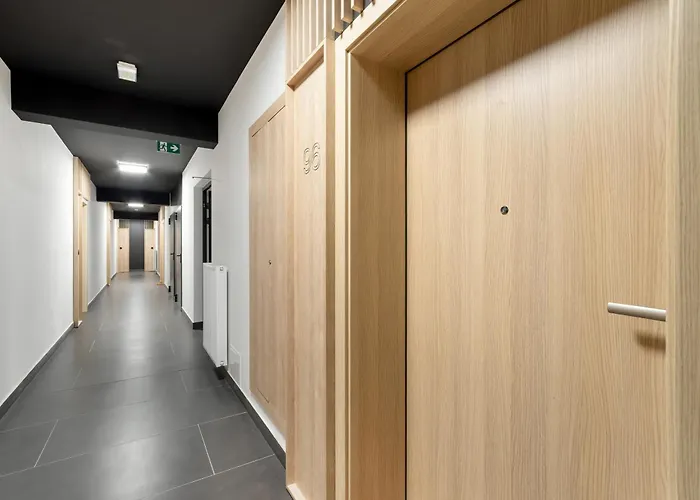 Piekny Widok Na Jezioro I Plaze Parking W Garazu By Renters Apartman