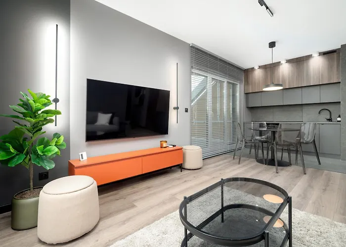 Piekny Widok Na Jezioro I Plaze Parking W Garazu By Renters