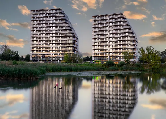 Piekny Widok Na Jezioro I Plaze Parking W Garazu By Renters Apartman