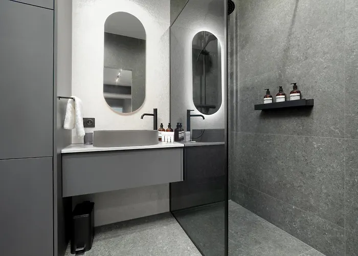 Piekny Widok Na Jezioro I Plaze Parking W Garazu By Renters Rzeszów