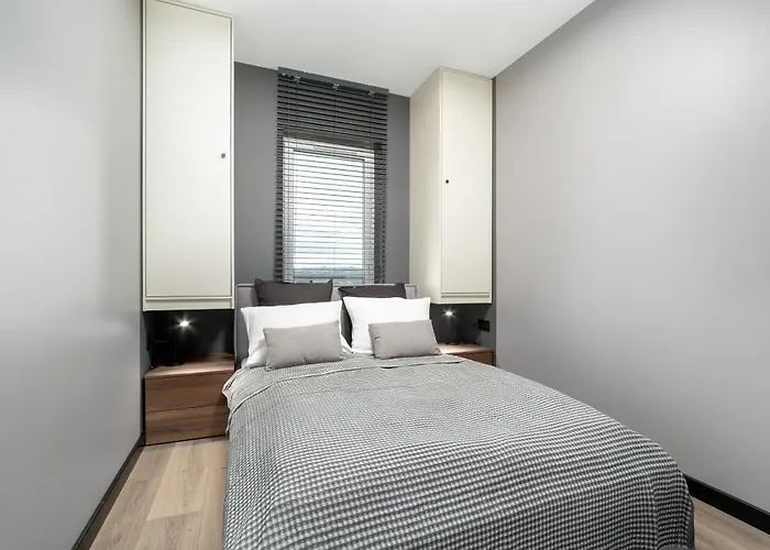 Piekny Widok Na Jezioro I Plaze Parking W Garazu By Renters Apartman