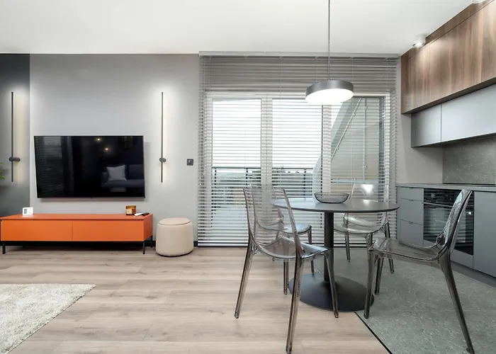 Piekny Widok Na Jezioro I Plaze Parking W Garazu By Renters Apartman Rzeszów